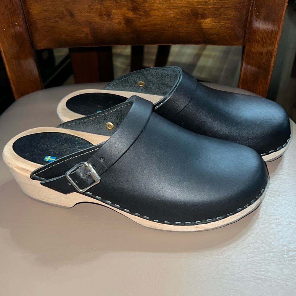 Black Mia clogs